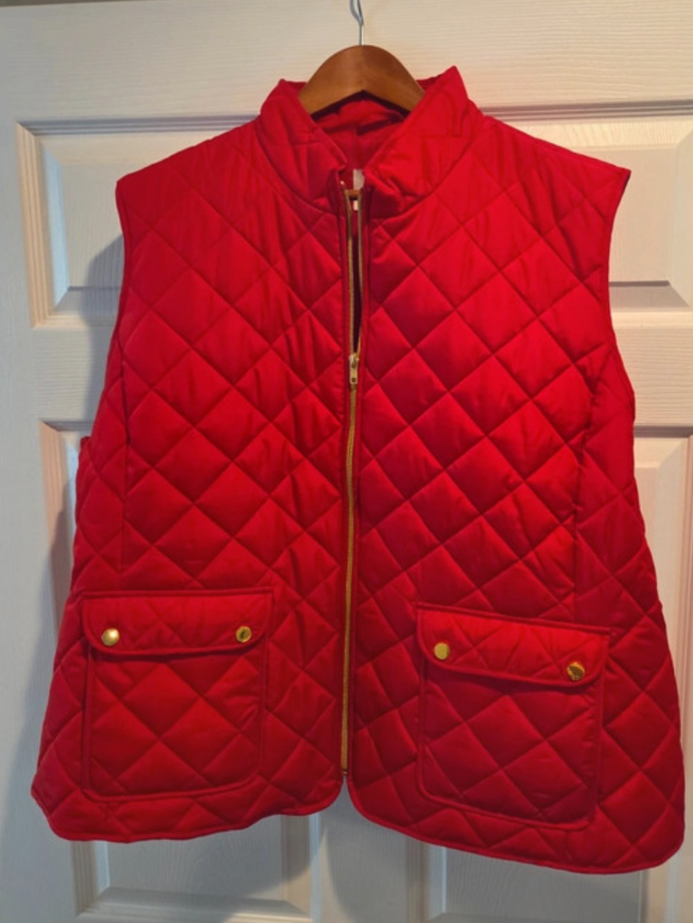 St. John’s Bay Red quilted zip vest
XXXL / US 24-26